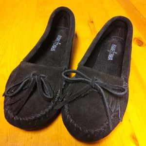 Minnetonka Kilty Mocasins Loafer Black Genuine Suede Leather Womens 7.5 8 8.5 38